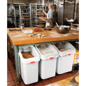 Rubbermaid ProSave Ingredient Bin with Sliding Hinged Lid - Image 3