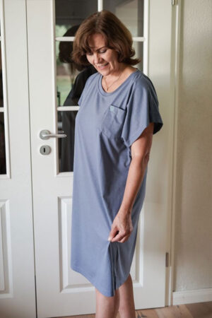 Adaptive Open Back V-Neck Long T-Shirt - Image 4